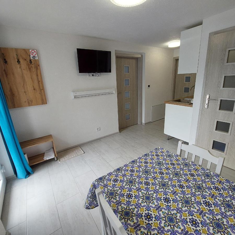 Apartmany Nad Tajovom بانْشكا بيشتريتْسا المظهر الخارجي الصورة